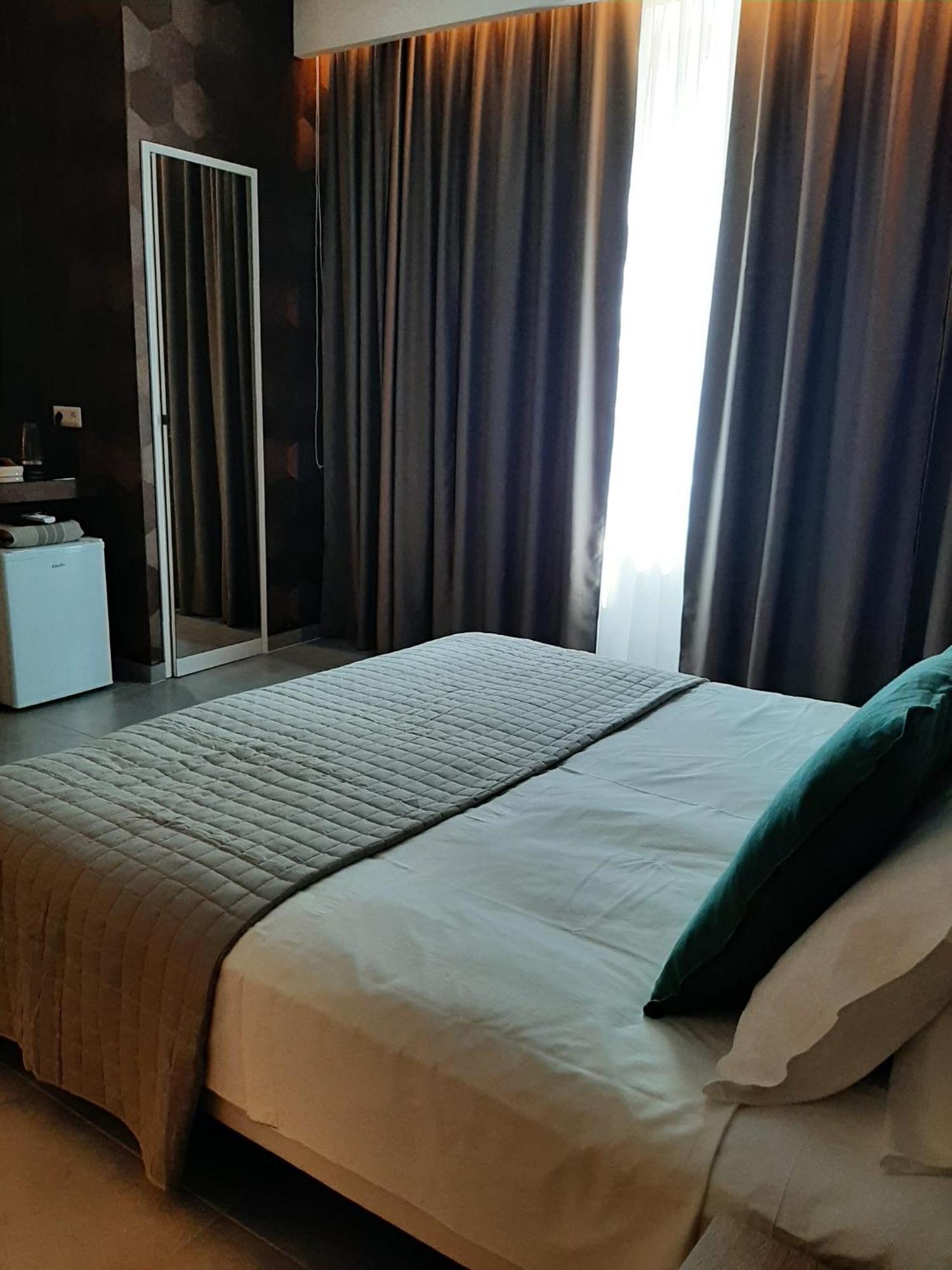 Baaria Apartment Barcellona-Pozzo di Gotto Bagian luar foto