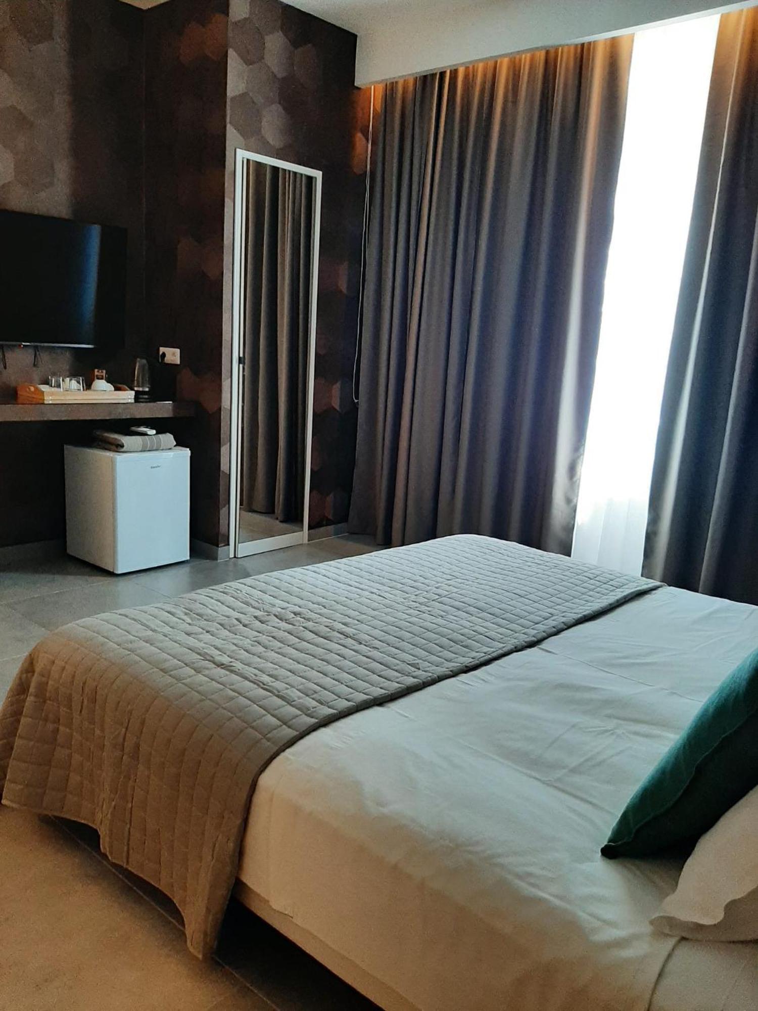 Baaria Apartment Barcellona-Pozzo di Gotto Bagian luar foto