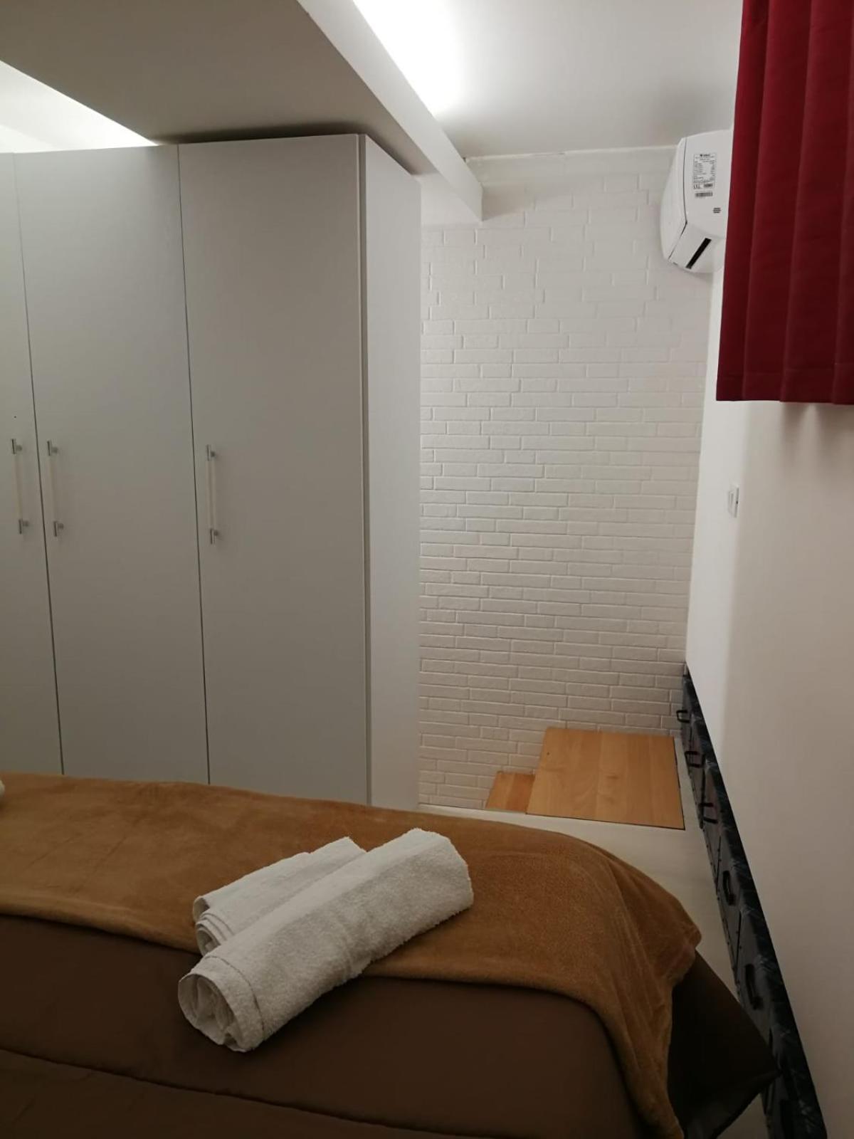 Baaria Apartment Barcellona-Pozzo di Gotto Bagian luar foto