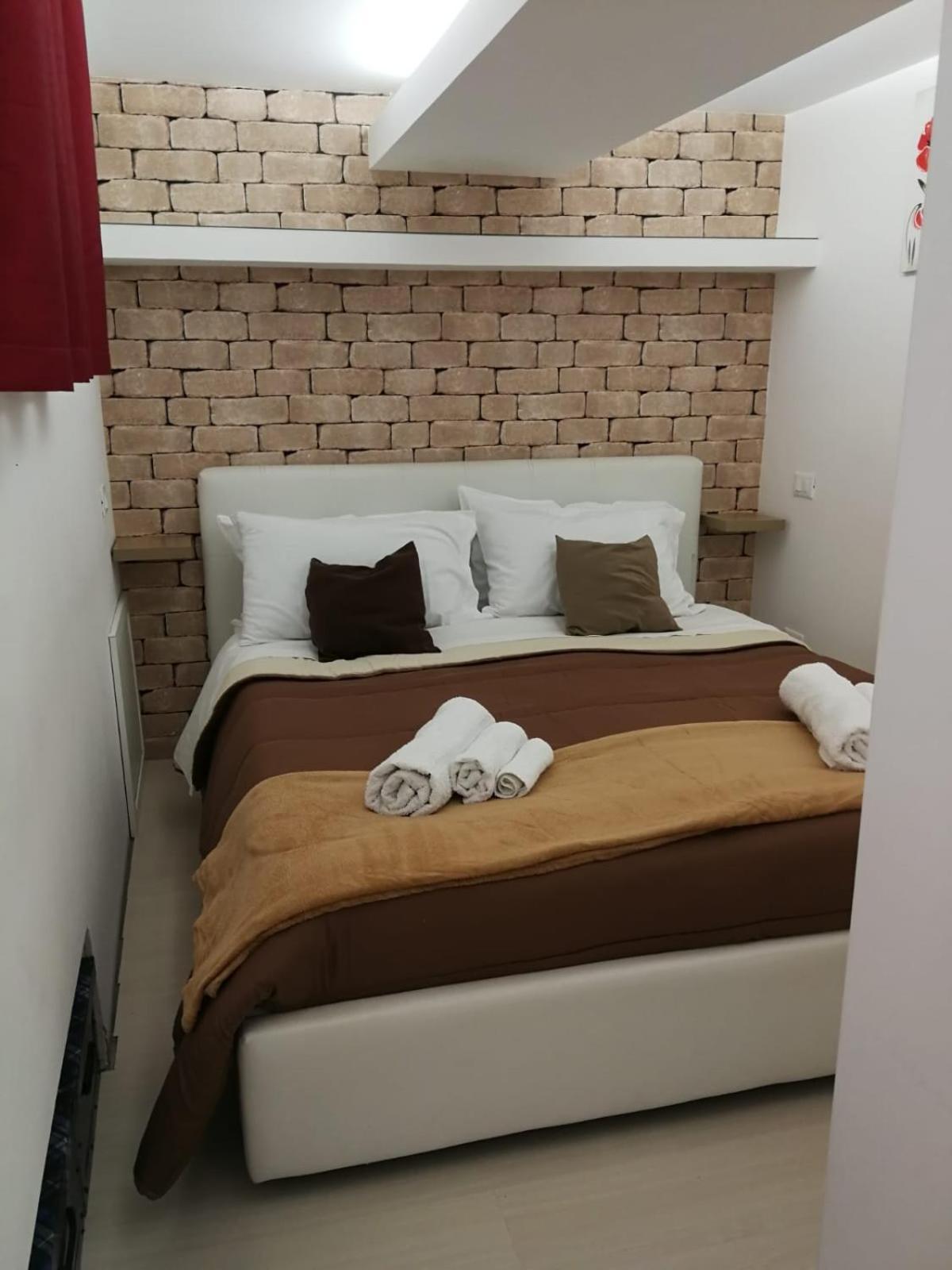 Baaria Apartment Barcellona-Pozzo di Gotto Bagian luar foto